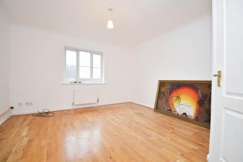 4 bedroom townhouse to rent, Fairway Drive London SE28