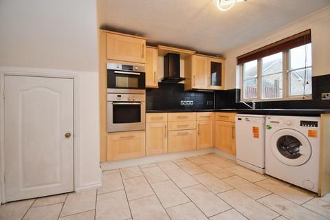 4 bedroom townhouse to rent, Fairway Drive London SE28