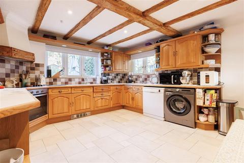 4 bedroom detached house to rent, Ravensmere, Epping