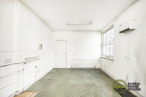 1 bedroom flat for sale, Russell Chambers, Bury Place, London