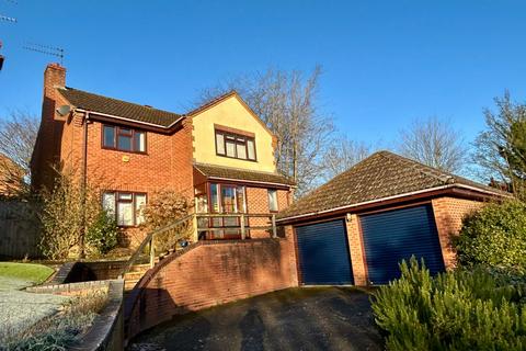 4 bedroom detached house for sale, Stonehill Drive, Bromyard, HR7