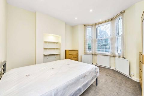 4 bedroom flat to rent, Santley Street, London SW4