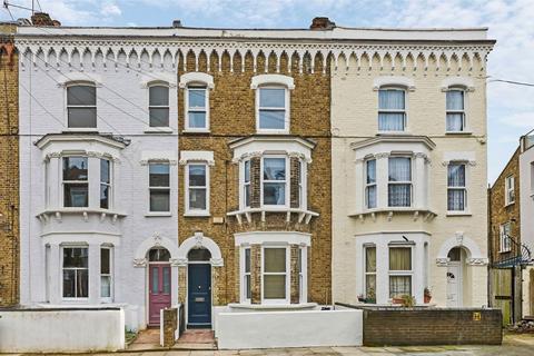 4 bedroom flat to rent, Santley Street, London SW4