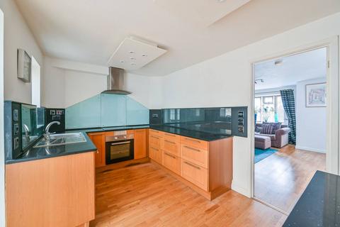 3 bedroom house to rent, Culloden Close, South Bermondsey, London, SE16