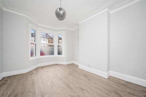 2 bedroom apartment to rent, Whittington Road, London N22