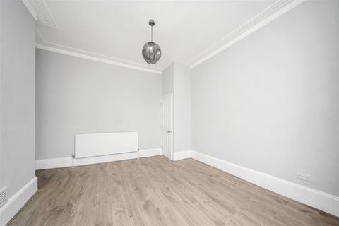 2 bedroom apartment to rent, Whittington Road, London N22