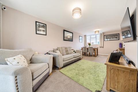 80 Hill View, Carterton, OX18 1BD