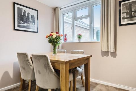 80 Hill View, Carterton, OX18 1BD