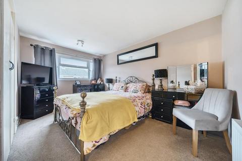 80 Hill View, Carterton, OX18 1BD