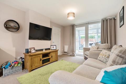 80 Hill View, Carterton, OX18 1BD