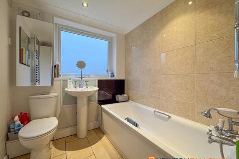 28 Blatherwick Road, Newark, NG24 2JY