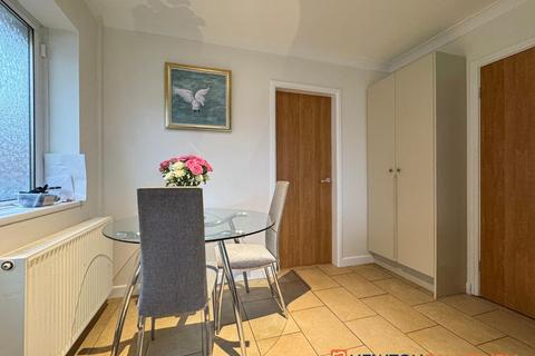 28 Blatherwick Road, Newark, NG24 2JY