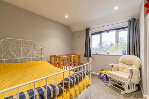 31 Bishops Drive, Bishops Cleeve, Cheltenham, GL52 8DL