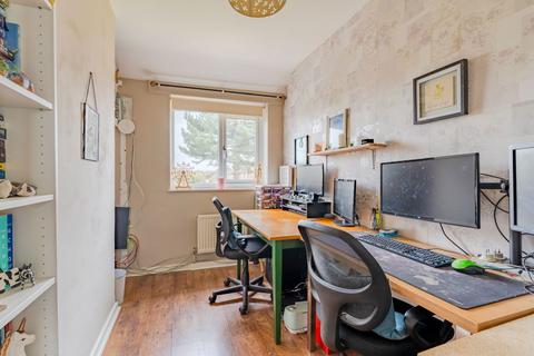 31 Bishops Drive, Bishops Cleeve, Cheltenham, GL52 8DL