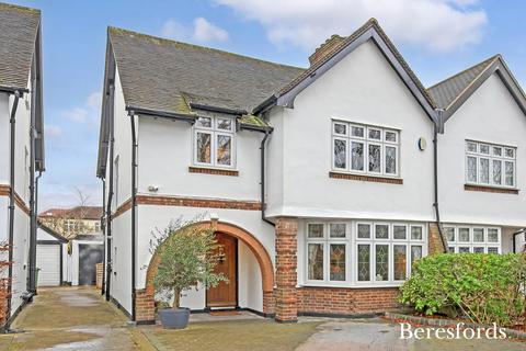 4 bedroom semi-detached house for sale, Tudor Avenue, Gidea Park, RM2