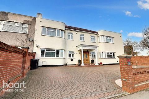 8 bedroom end of terrace house for sale, Eastern Avenue, Newbury Park