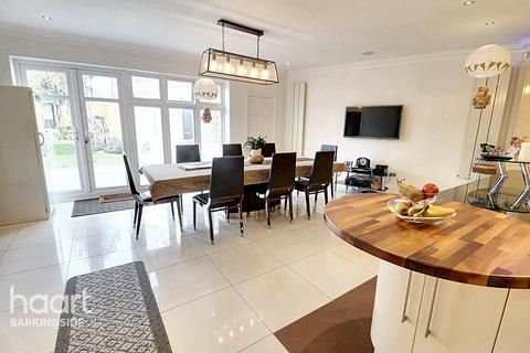 8 bedroom end of terrace house for sale, Eastern Avenue, Newbury Park