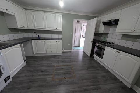 3 bedroom semi-detached house to rent, Urban Road, Leiston