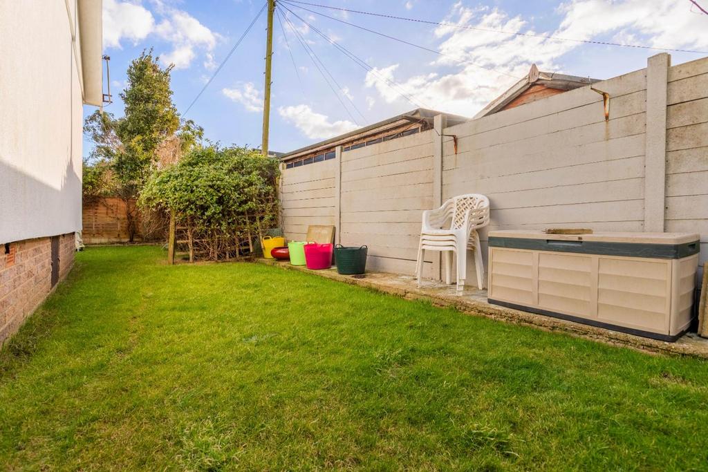6 Haigh Close-16.jpg