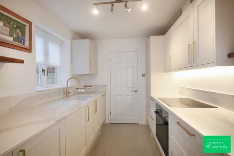 2 bedroom flat to rent, Whittington Mews, London, N12