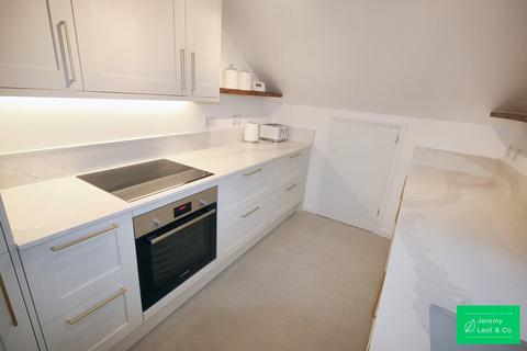 2 bedroom flat to rent, Whittington Mews, London, N12