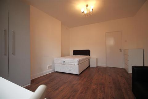 Studio to rent, Evington Road, Off London Road, Leicester