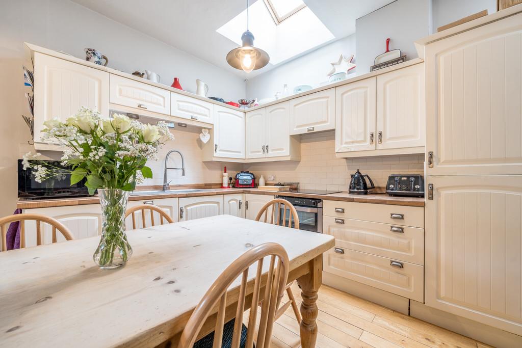 Kitchen / Dining Area