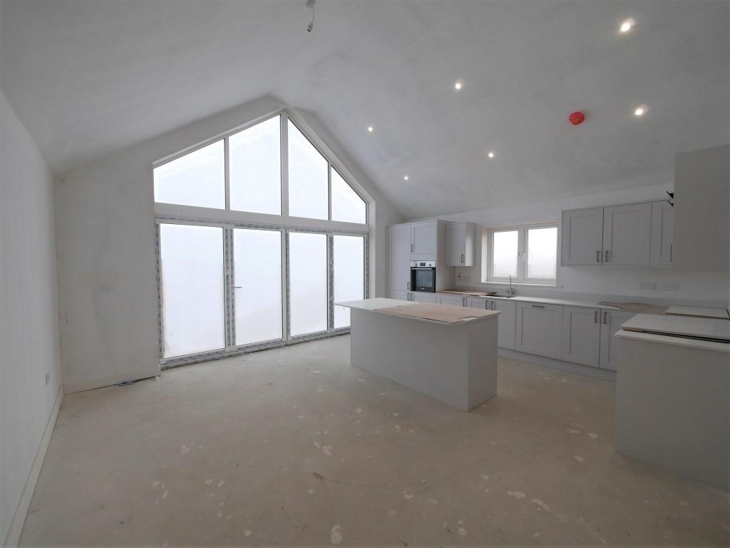4 KITCHEN &amp; DINING
