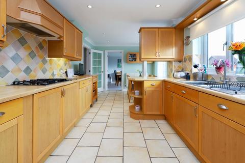 4 bedroom detached house for sale, Heatherfold Way, Pinner HA5