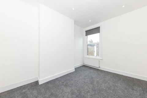 2 bedroom flat to rent, College Road, London NW10