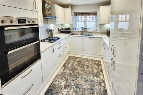 3 bedroom semi-detached house for sale, Irwin Grove, Basingstoke RG21