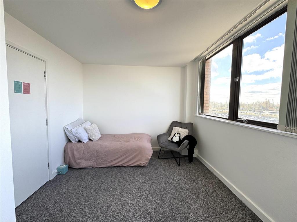 Bedroom 1.jpg