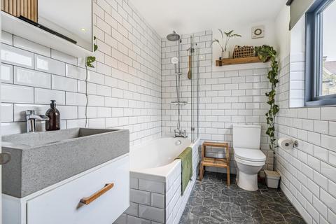 56 Robson Road, London, SE27 9LB