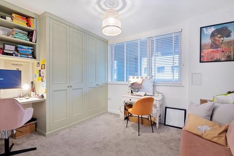 27, Kelton House Corbet Gardens, Acton, London, W3 8TF