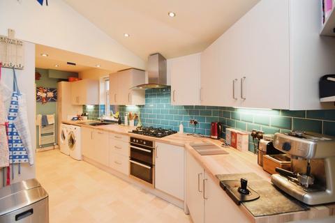 4 Fairway, Shipley, BD18 4RP