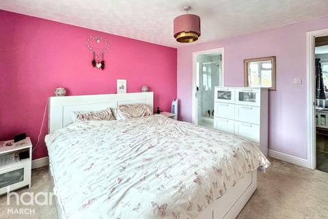 4 bedroom detached house for sale, Gresley Way, March