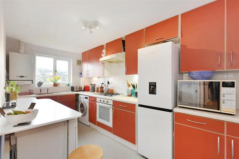 2 bedroom flat for sale, Ramsey Court, Cortis Road, Putney, London