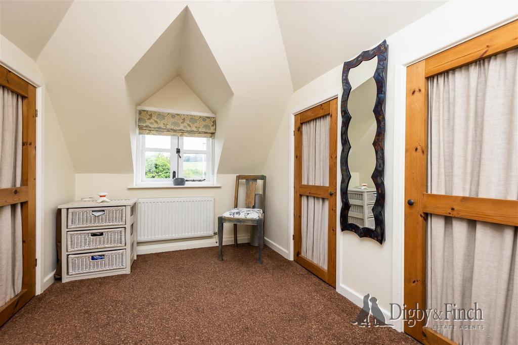 Principal Bedroom - Dressing Room