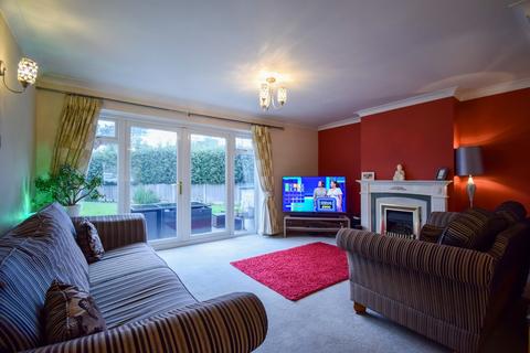 5 bedroom detached house to rent, Cromwell Road, Tamworth