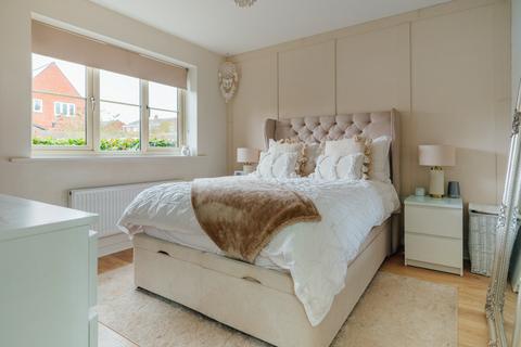 48 Dalziel Drive, Whittington, Worcester, WR5 2QY