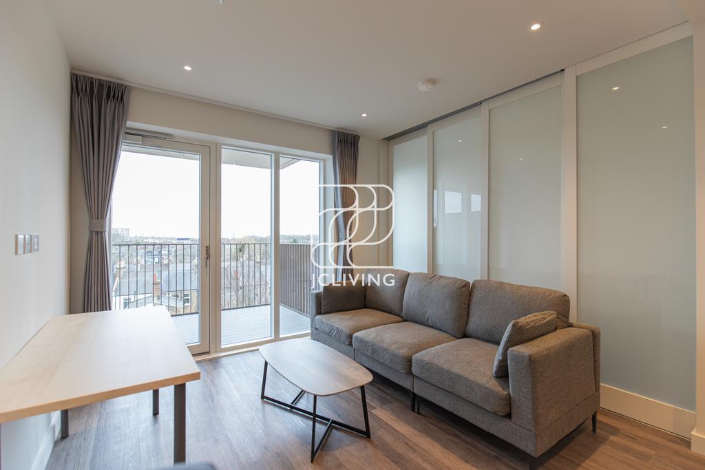 clarendon-n8-studio-1-733-pcm-400-pw