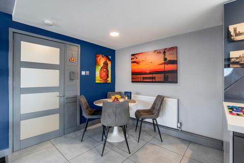 Flat 2, 4 Dirleton Drive, Glasgow, G41 3BQ