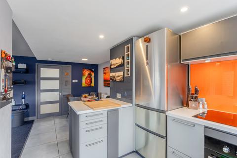Flat 2, 4 Dirleton Drive, Glasgow, G41 3BQ