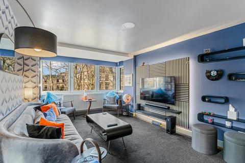 Flat 2, 4 Dirleton Drive, Glasgow, G41 3BQ