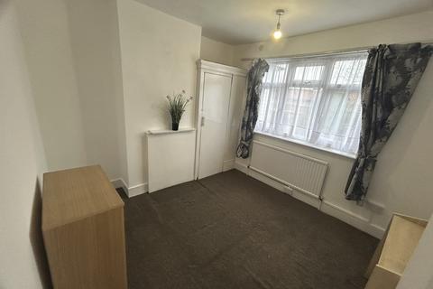 3 bedroom semi-detached house to rent, Clifford Road, London N9