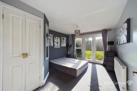6 Berry Gardens, Burton-on-trent, DE15 0EE