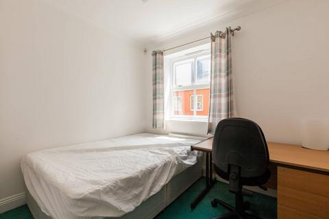 3 bedroom flat to rent, Leathermarket Court, London Bridge, London, SE1