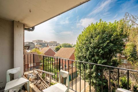 2 bedroom flat for sale, Delverton Road, Kennington, London, SE17