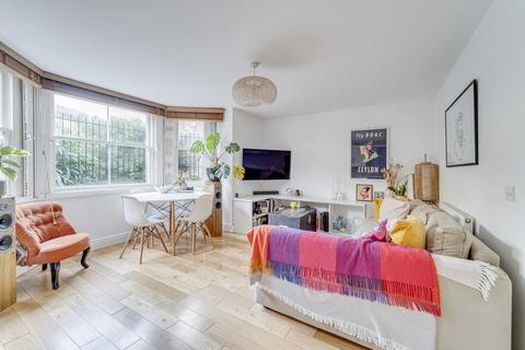 2 bedroom apartment for sale, Courtauld Road, London N19