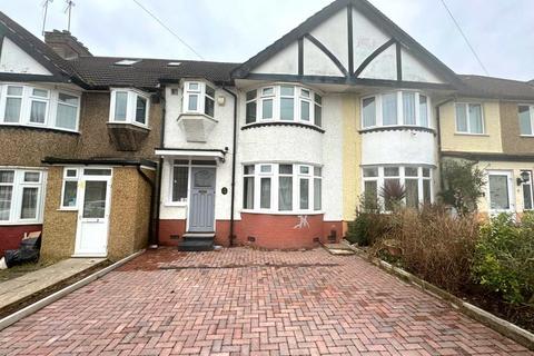 3 bedroom terraced house to rent, Dryden Road, Harrow Weald